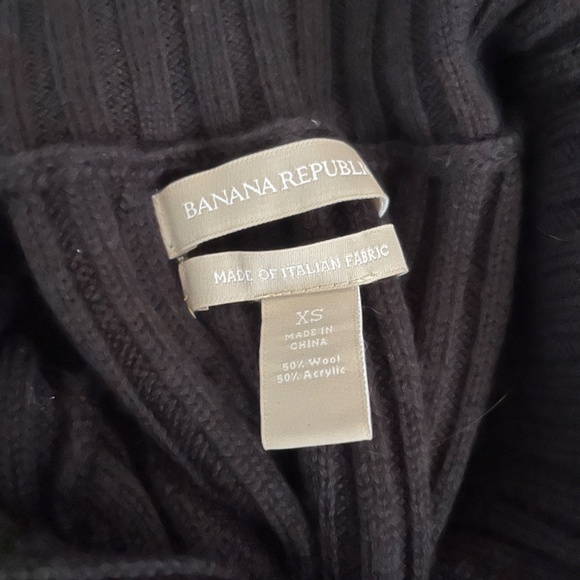 Banana Republic Long Sweater - Picture 3 of 3